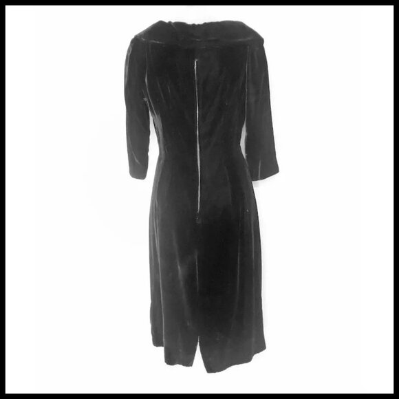 Black Velvet Cocktail Dress Vintage 50s Curvy Sheath with Sleeves - Sassy! - Picture 3 of 16